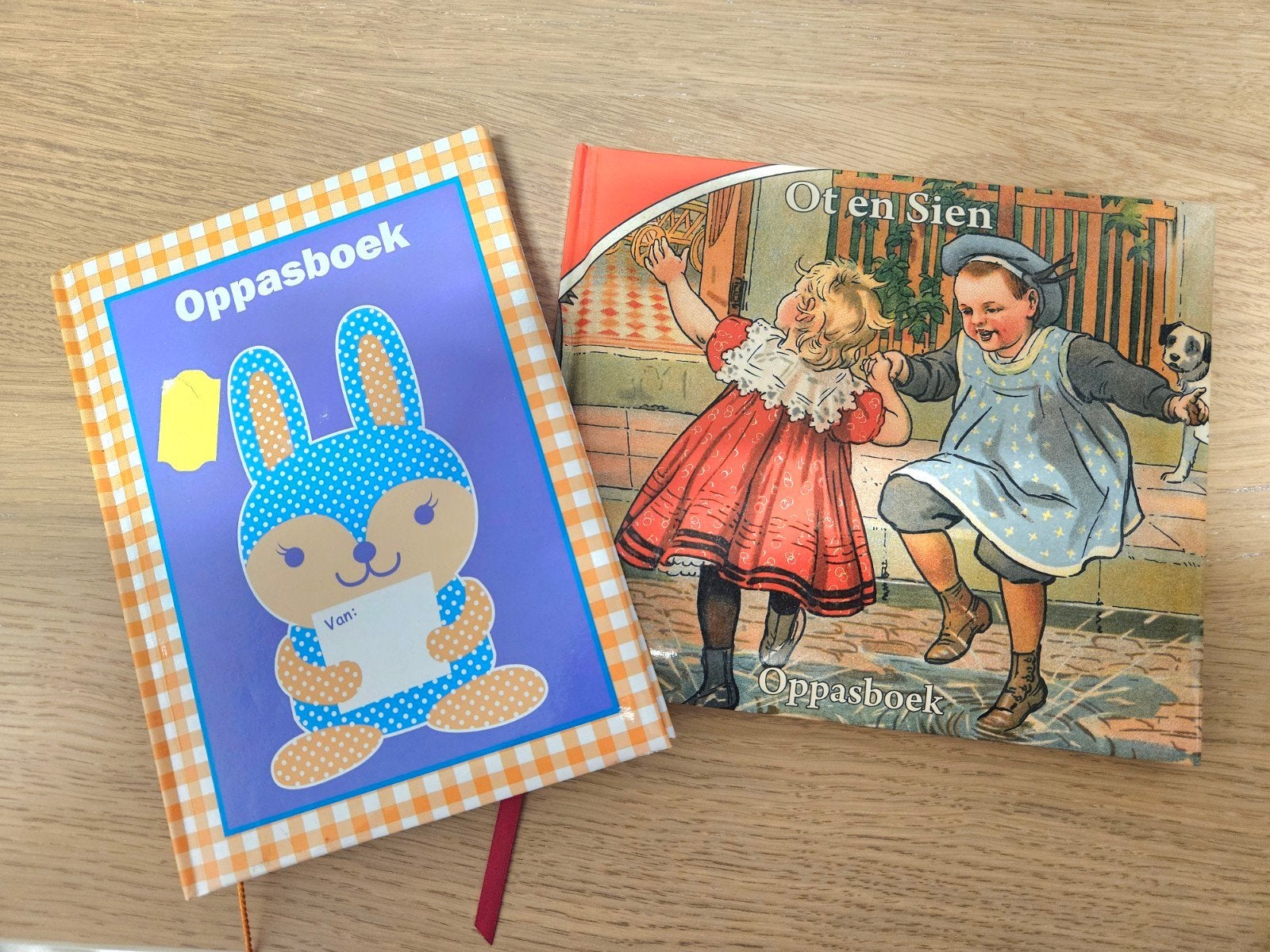 2 nieuwe oppasboekjes – Ot en Sien & konijn, Kinderen en Baby's, Ophalen of Verzenden, Nieuw
