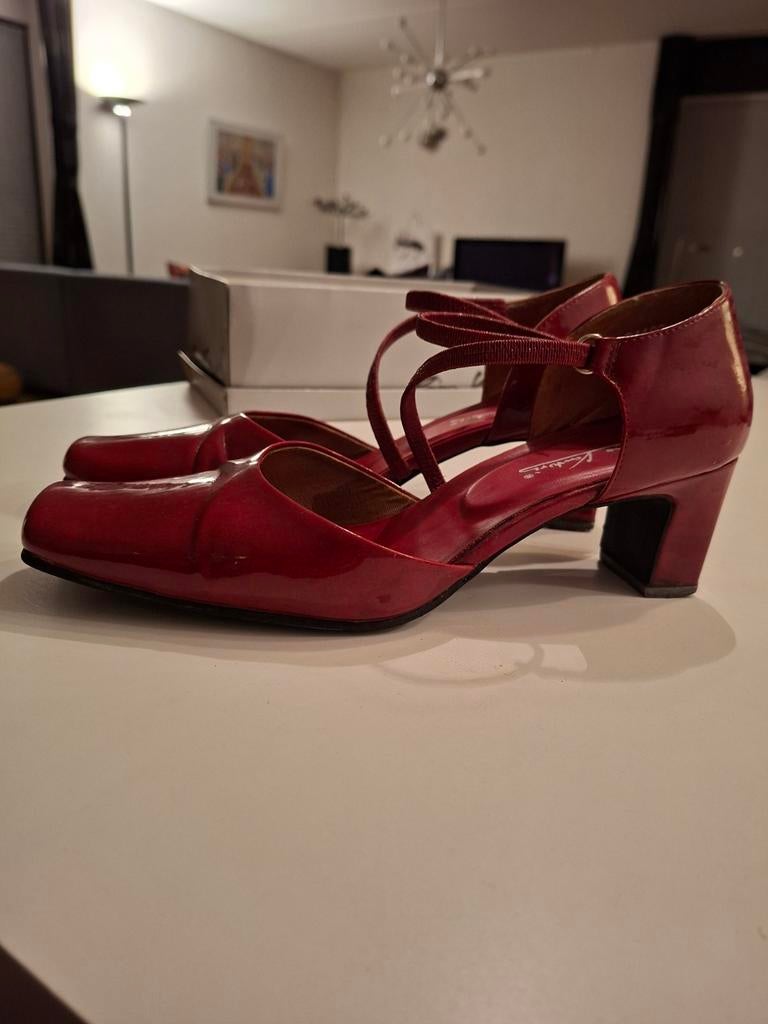 Rode lakschoenen maat 39-40, Ophalen of Verzenden, Zo goed als nieuw, Rood