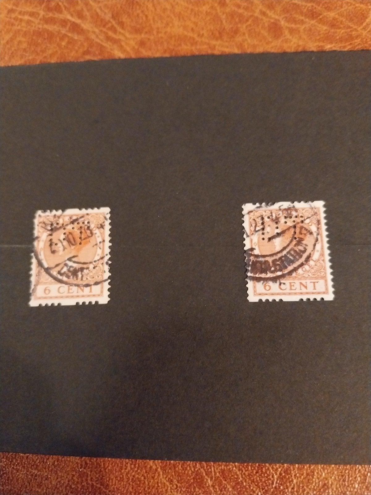2X Nederlandse postzegel R 7 perfin gebruikt CW is 260,00., Ophalen of Verzenden