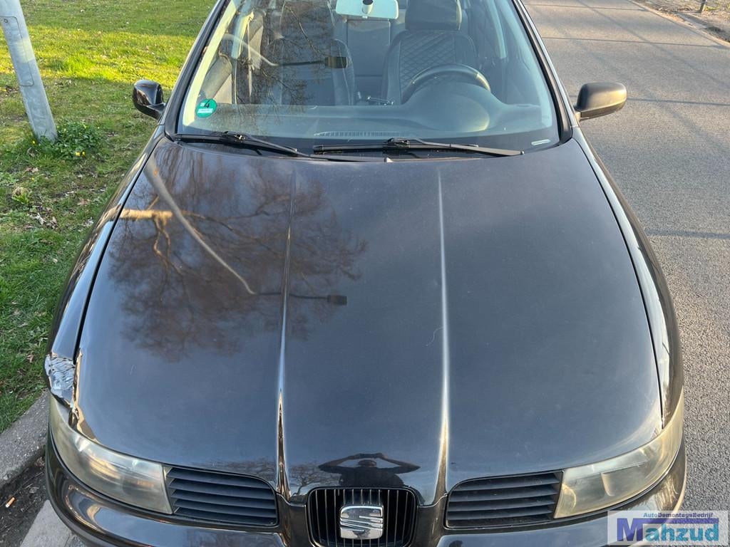 SEAT TOLEDEO 2 Zwart LC9Z Motorkap 1998-2004, Auto-onderdelen, Gebruikt, Autovia A-2, Km 585 585
08760  Martorell, ES, Ophalen of Verzenden