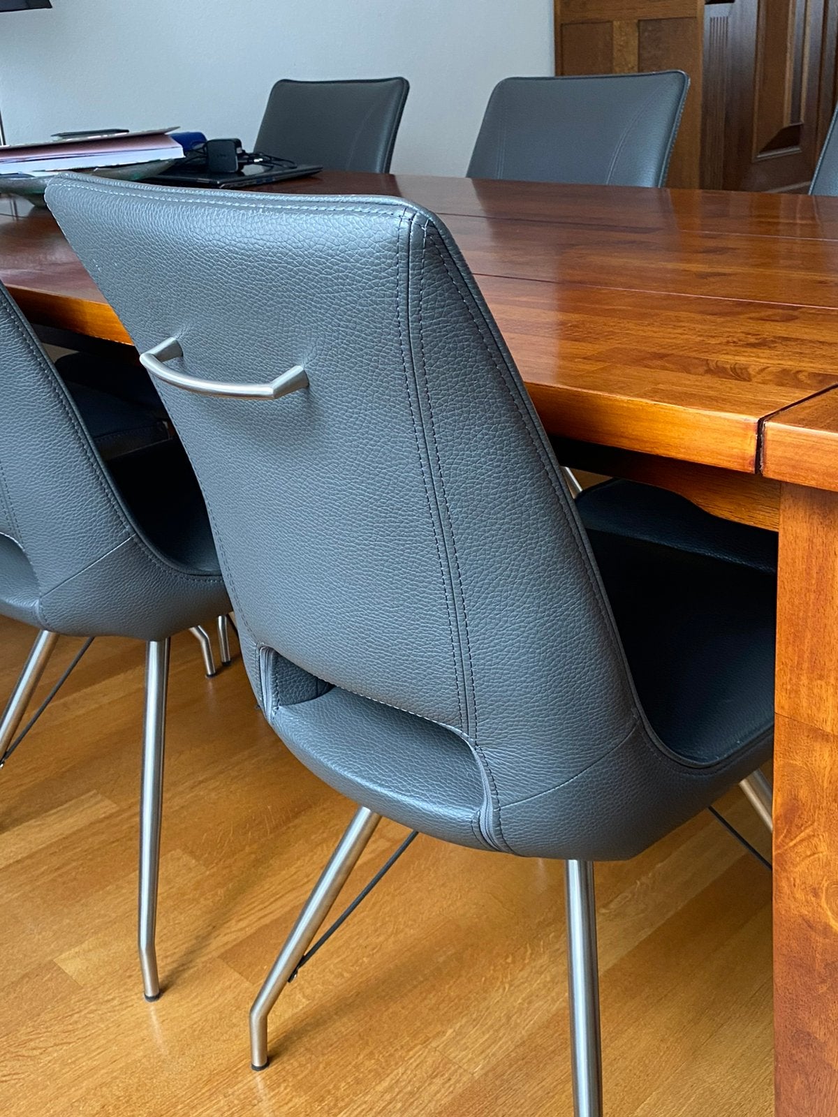6 eetkamerstoelen, perfecte zit!!! Leather look H&H, Grijs, Vijf, Zes of meer stoelen, Ophalen, Industriele stijl modern