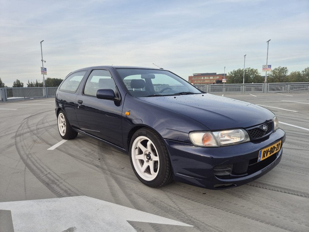 Nissan Almera 2.0 GTI 1997 Blauw, Auto's, 4 cilinders, 150 pk, Blauw, 49 €/maand
