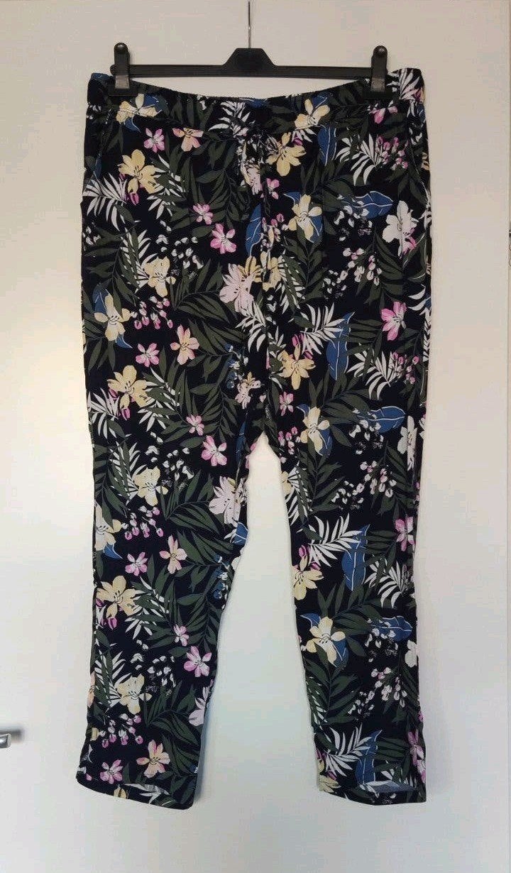 Gebloemde luchtige broek maat 48-50 Nieuw, Kleding | Dames, Broeken en Pantalons, Up2Fashion, Meerkleurig, Maat 46/48 (XL) of groter