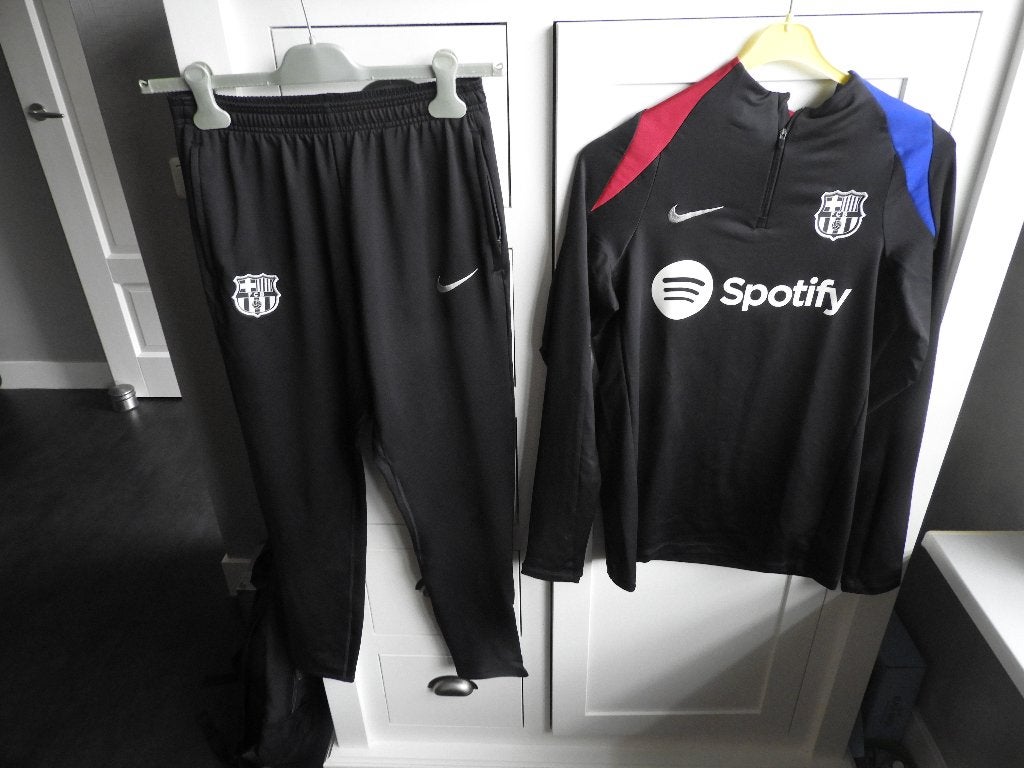 jongens trainingspak. Maat 158, Sport- of Zwemkleding, Ophalen of Verzenden, Zo goed als nieuw, Nike