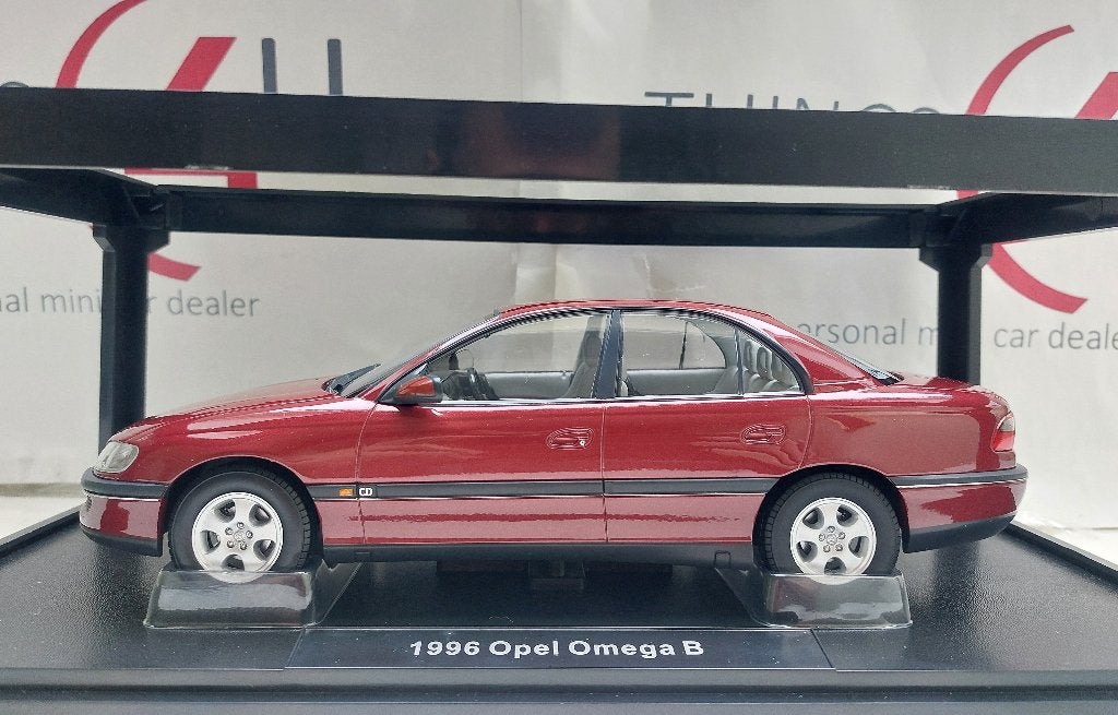 Triple9 1:18 Opel Omega B Limousine 1996 rood metallic nieuw, Hobby en Vrije tijd, Ophalen of Verzenden, Nieuw, Auto, Overige merken