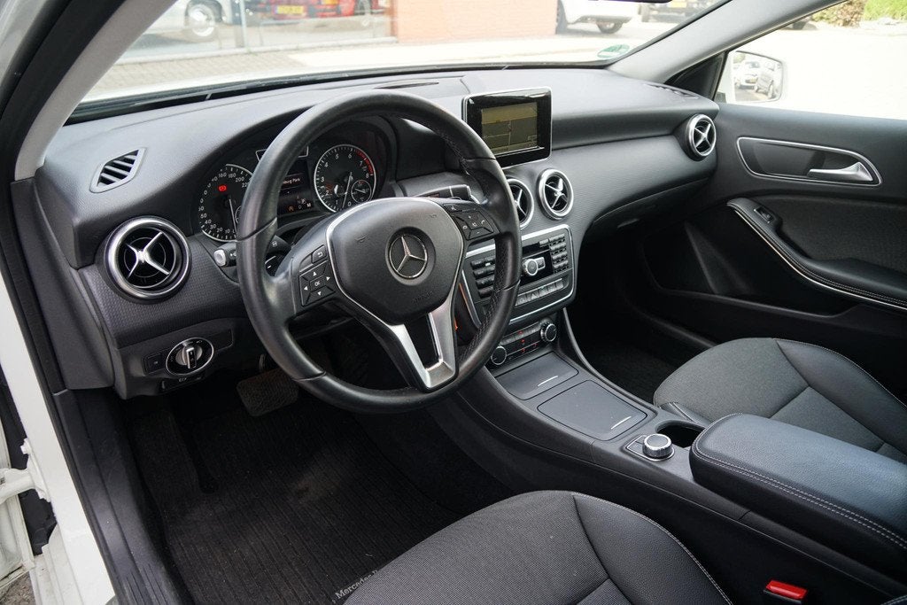 Mercedes-Benz A-klasse 180 Ambition *EERSTE EIGENAAR* + AUTO, Gebruikt, 4 cilinders, Navigatiesysteem, 695 kg