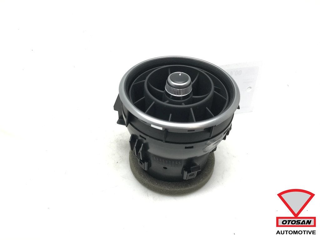 Audi A1 8X Luchtrooster Dashboard 8X1820951, Gebruikt, AUDI AG, Auto-Union-Strasse 1
85045  Ingolstadt, DE, Kundenbetreuung@audi.de