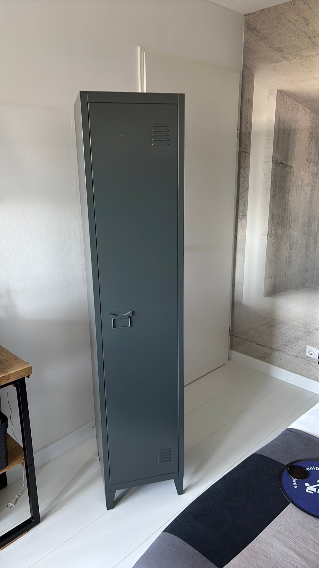 Locker kast kwantum grijs, Ophalen, Zo goed als nieuw