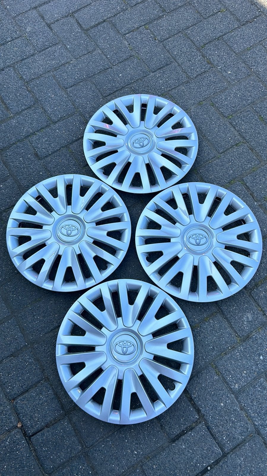 Set Toyota wieldoppen 15 inch, Auto diversen, Wieldoppen, Ophalen of Verzenden, Nieuw