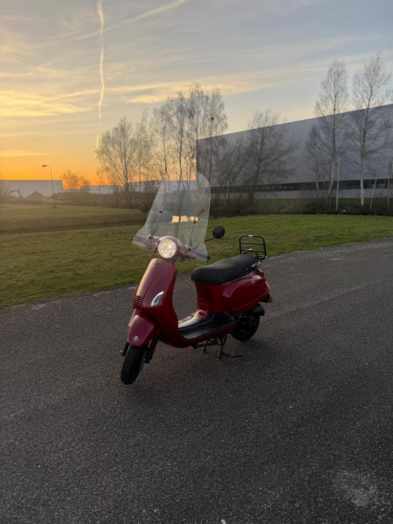 Prachtige Snor Scooter DJJD Cashmere Blauw Kenteken, Dion, Benzine, Dion, Ophalen
