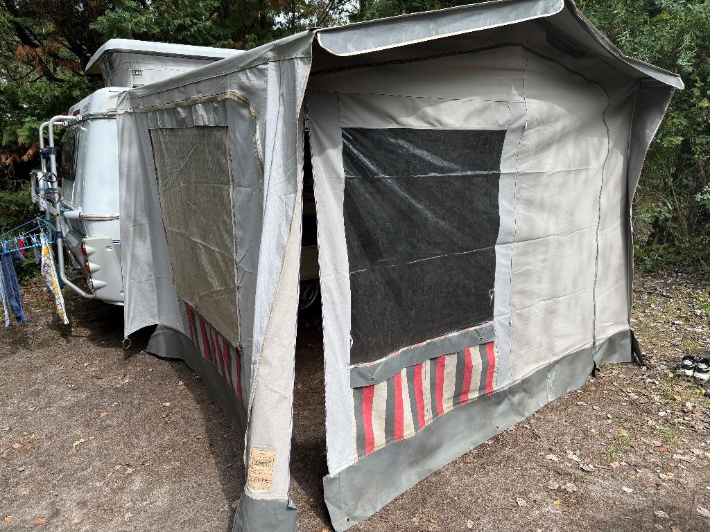 Eriba Puck L 225 Voortent, Ophalen, Gebruikt