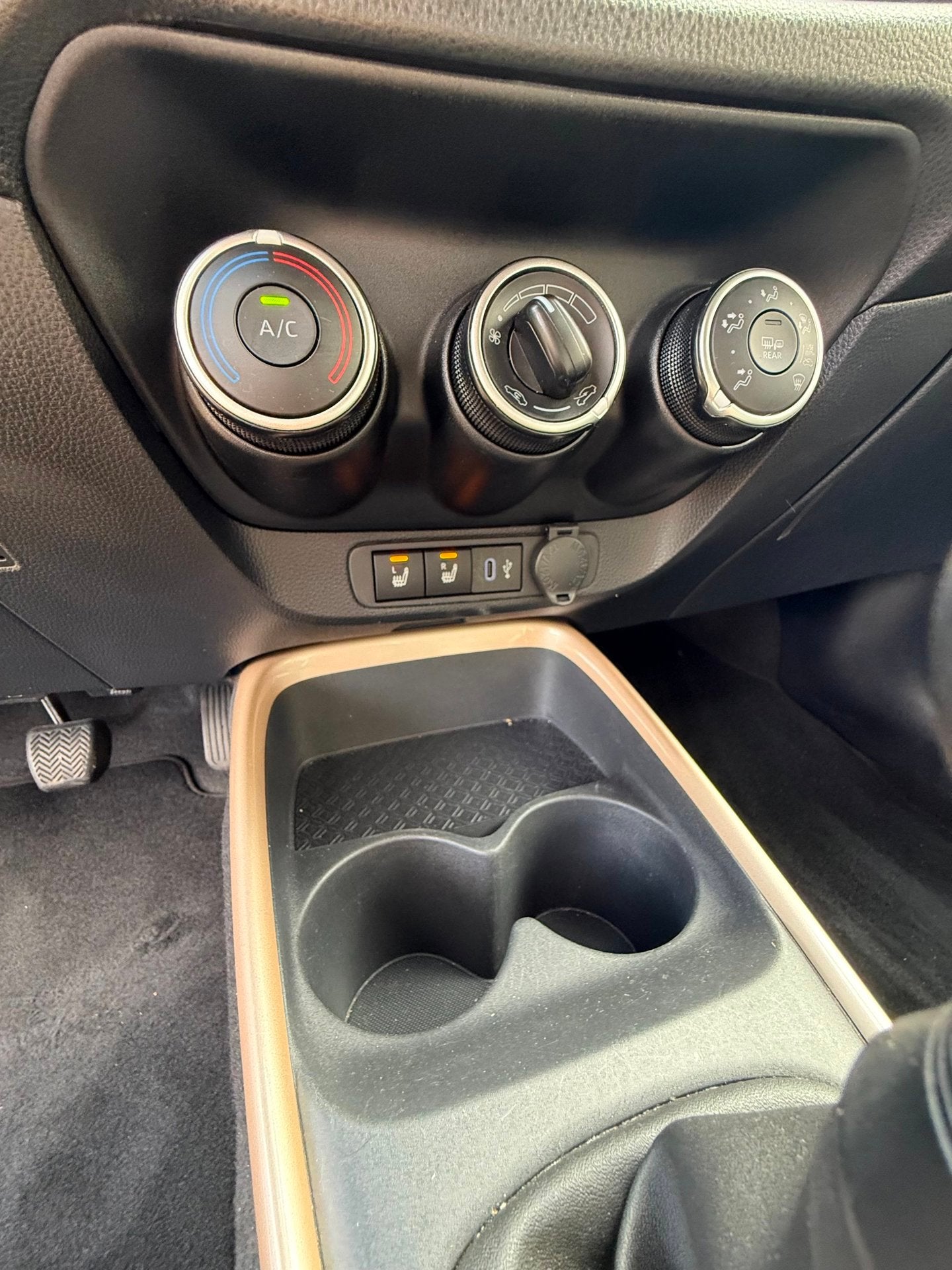 Foto 19 van Toyota Aygo X 1.0 VVT-i MT Pulse stoelverwarming,camera,line