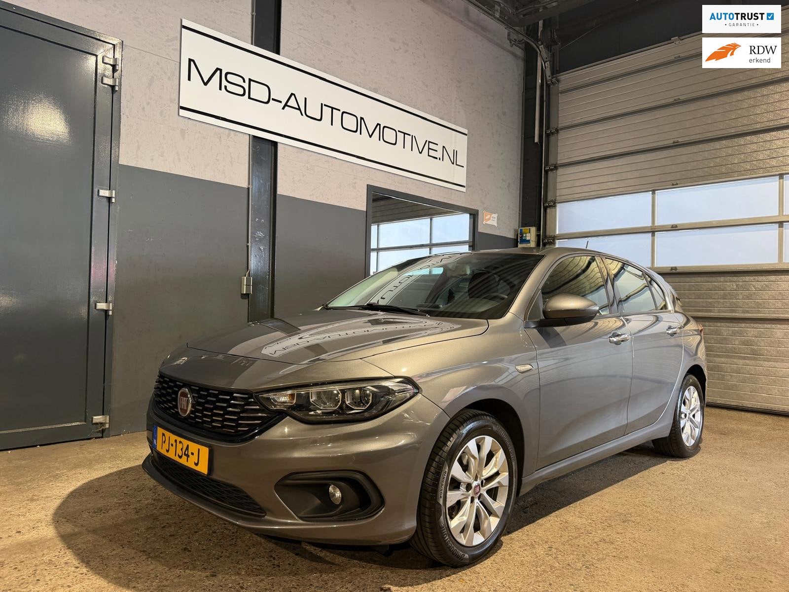 Fiat Tipo 1.4 T-Jet 16v Business 120PK Apple carplay 2e Eige, Auto's, Voorwielaandrijving, Gebruikt, Euro 6, 4 cilinders