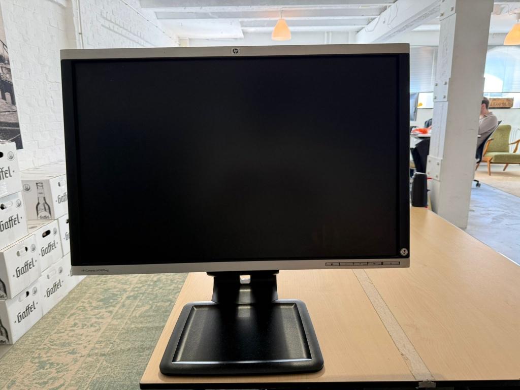 Monitor - The HP LA2405wg, Computers en Software, Monitoren, Gebruikt, 60 Hz of minder, DVI, HDMI, In hoogte verstelbaar, IPS