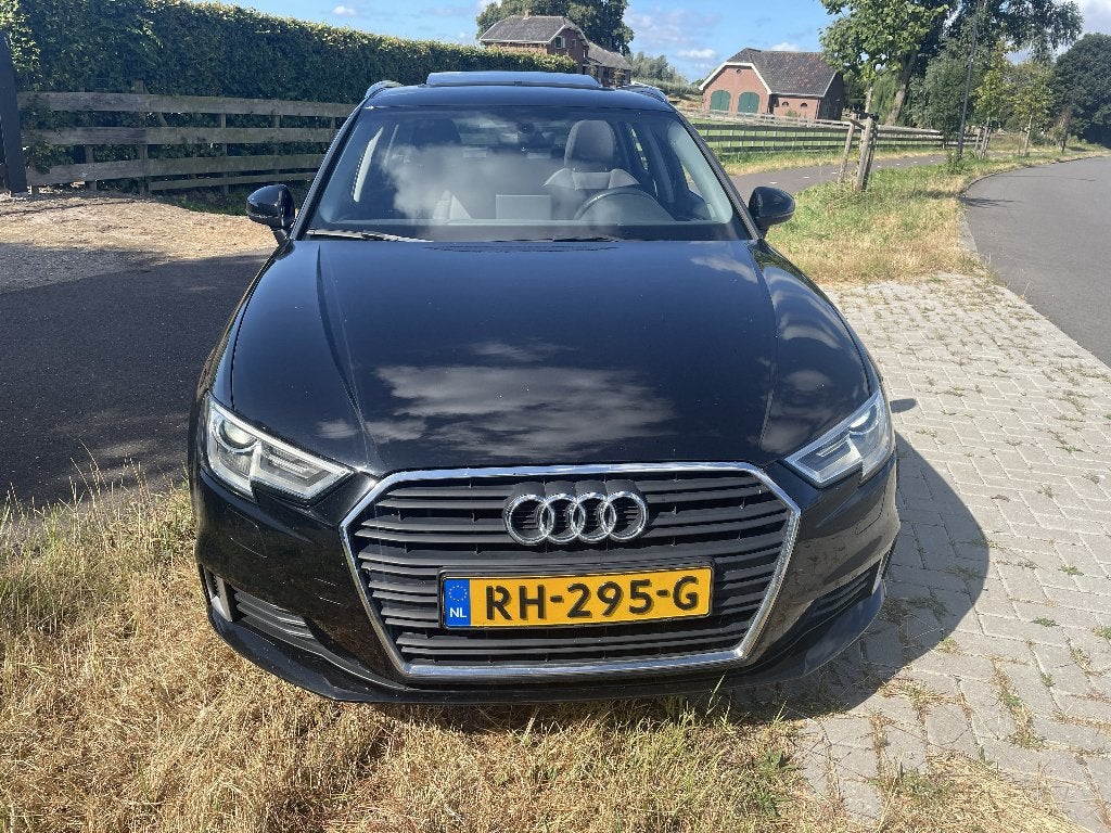 Audi A3 110KW Sportback 2016 Zwart Trekhaak Schuifdak, Auto's, Stof, Zwart, 4 cilinders, 150 pk