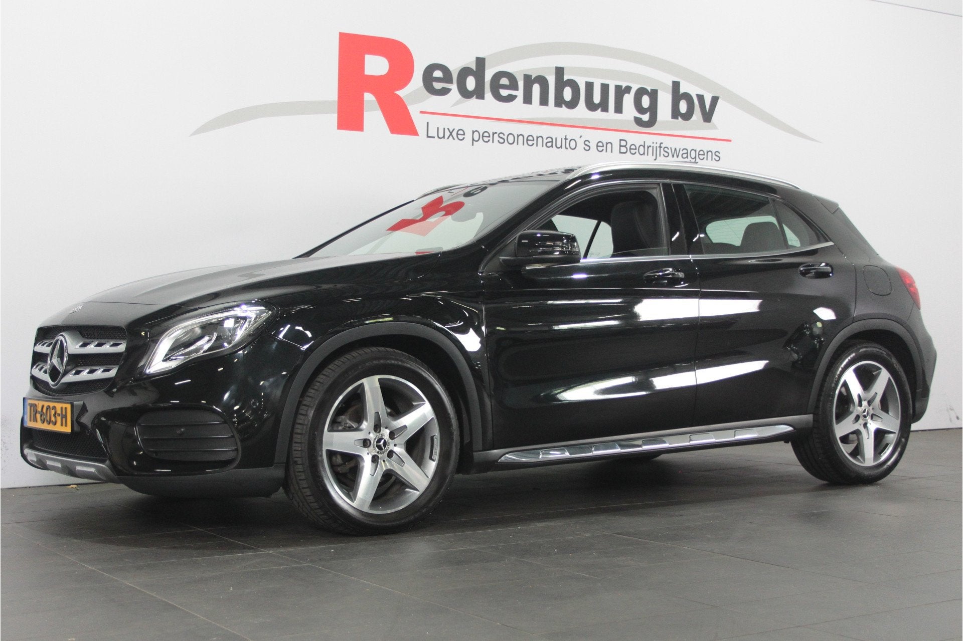 Mercedes-Benz GLA 180 Business Solution AMG - Pano / Carplay, Auto's, Automatische klimaatregeling, Gebruikt, Euro 6, 4 cilinders