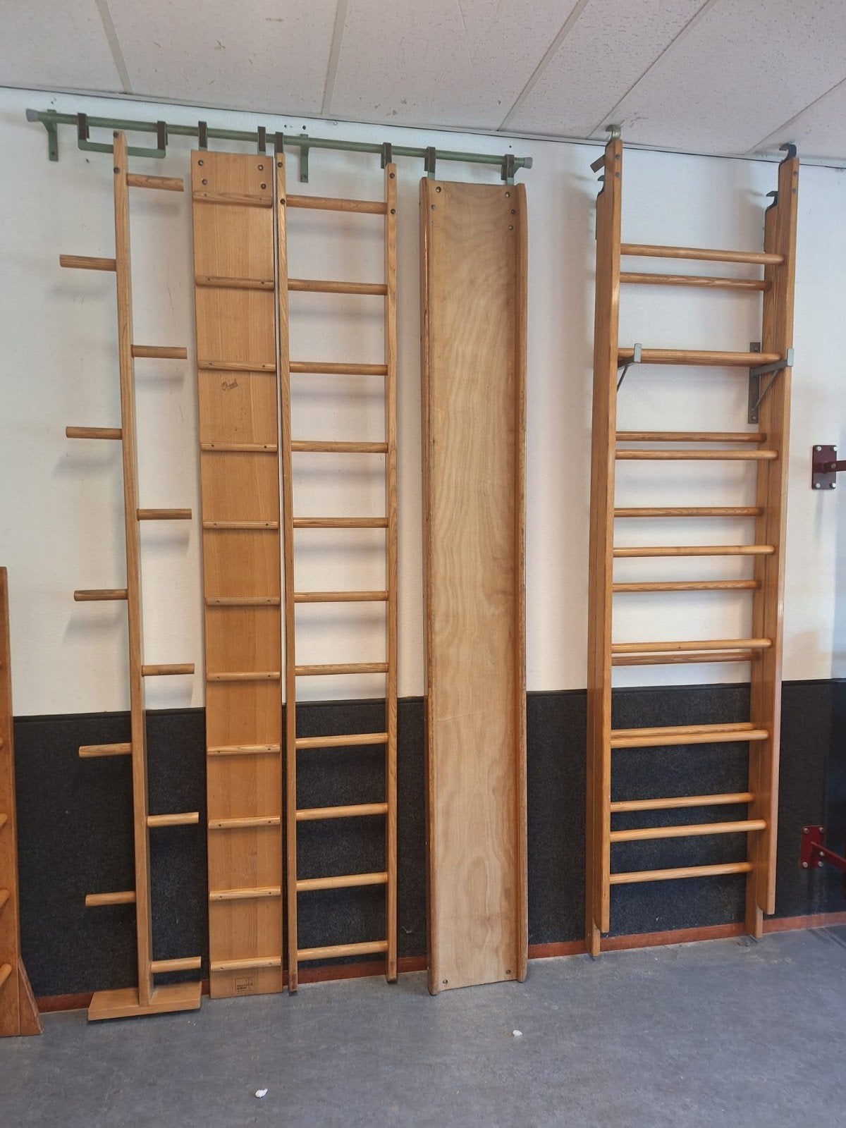 Vintage gymzaal, Ophalen, Gebruikt, Meerkleurig, Materiaal