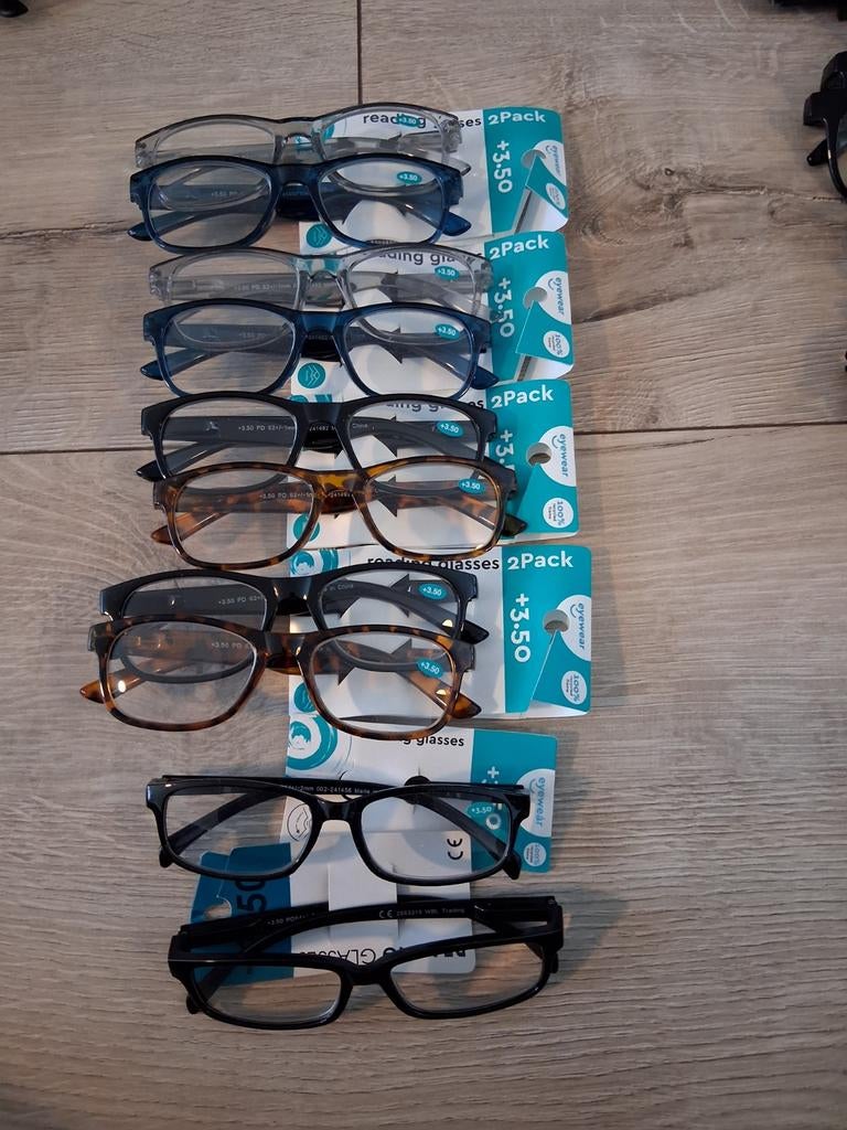 25 leesbrillen bijna allemaal nieuwe voor 30.00 zie beschrij, Sieraden, Tassen en Uiterlijk, Zonnebrillen en Brillen | Dames, Ophalen