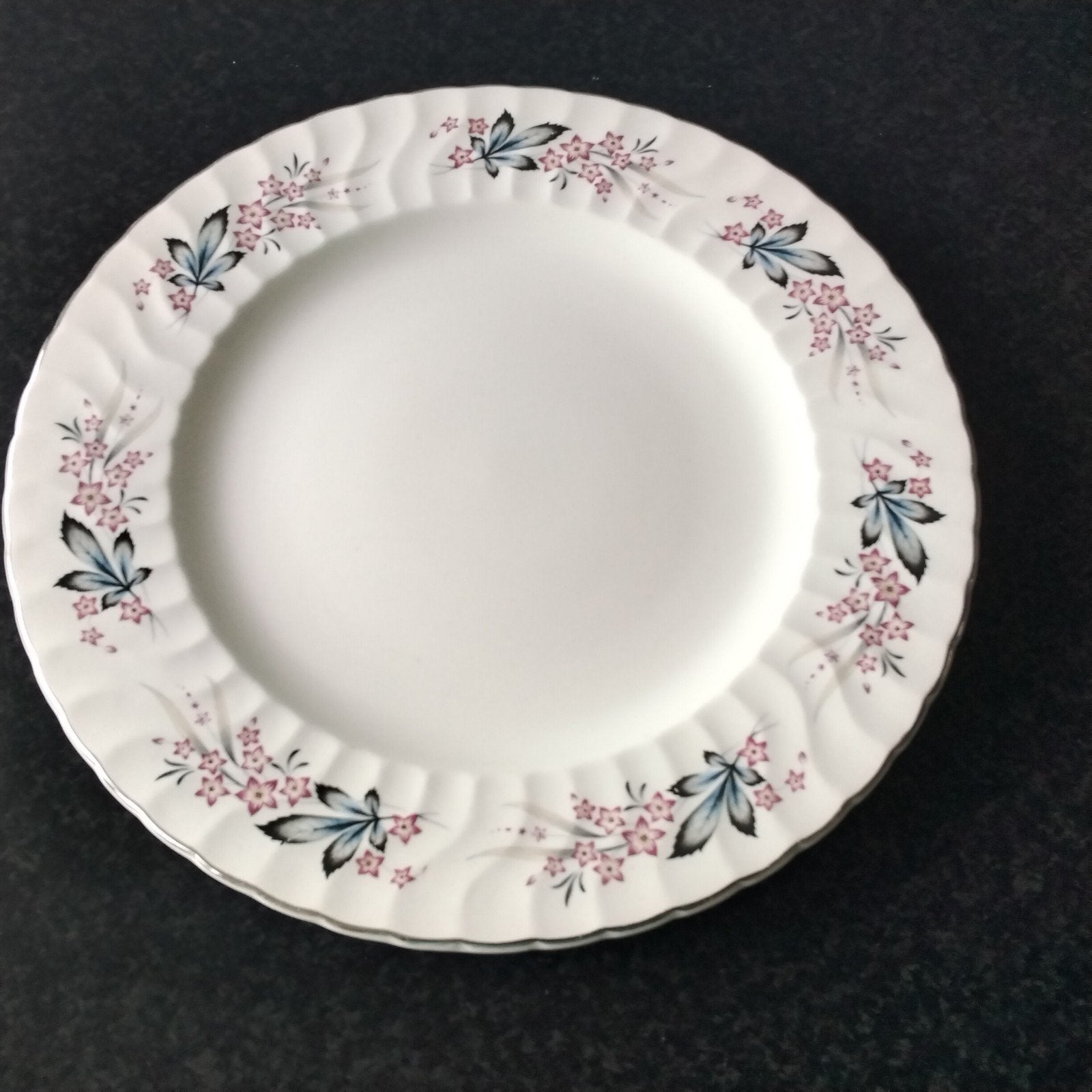 Aynsley  grote taartschaal, Antiek en Kunst, Antiek | Servies los, Ophalen of Verzenden