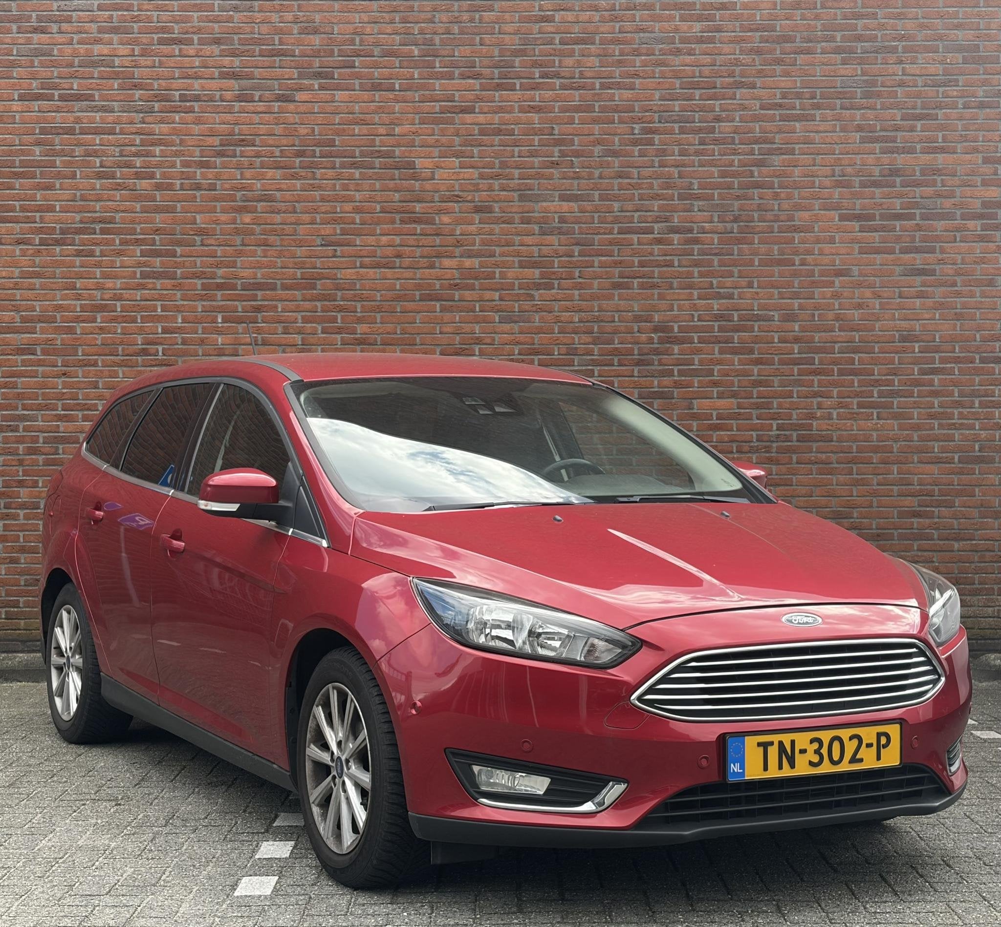 Ford Focus Wagon 1.0 Titanium I Navigatie I Trekhaak I Airco, Gebruikt, Euro 6, 1216 kg, 3 cilinders