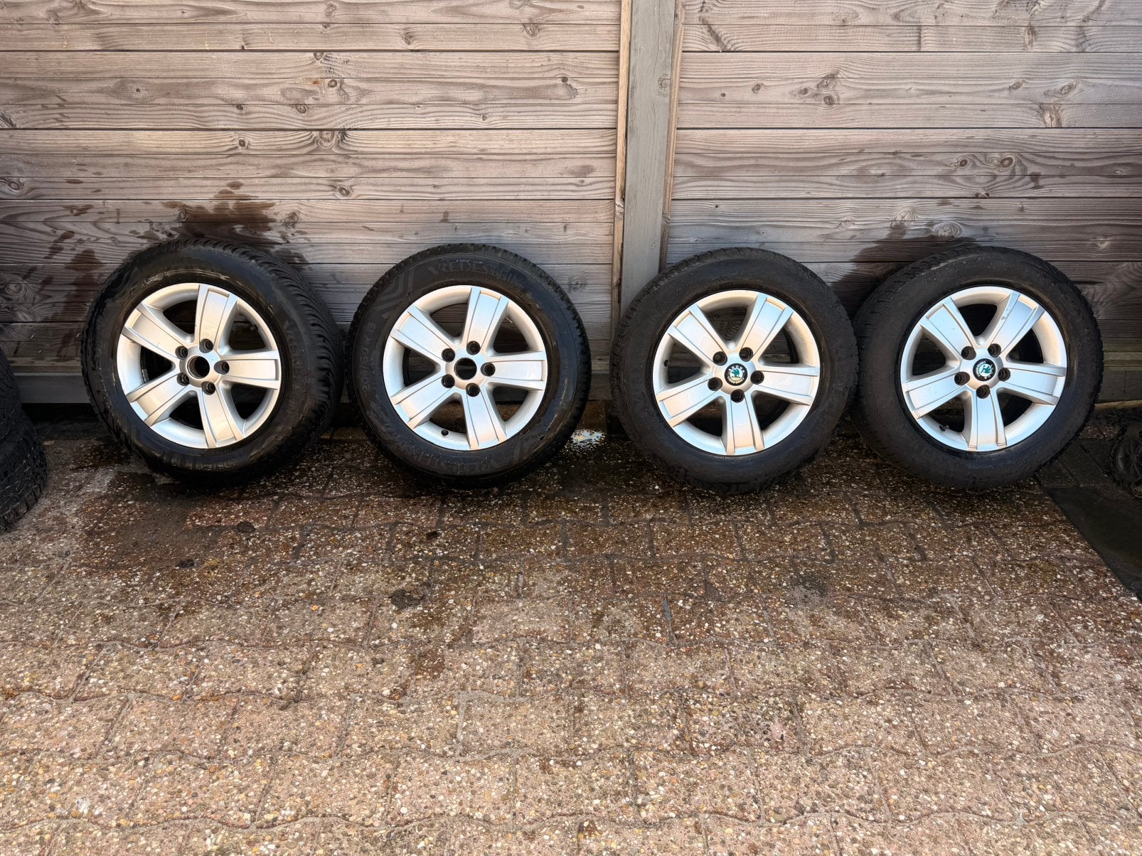15” 5x112 velgen 2 nieuwe all seasons en 2 zijn versleten, Auto diversen, Overige Auto diversen, Ophalen