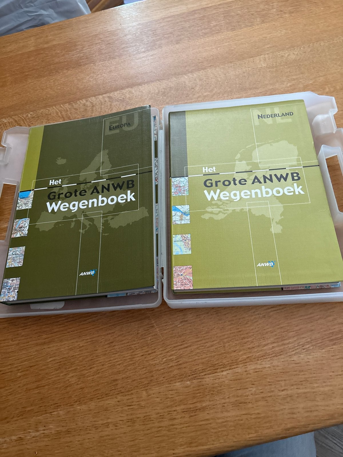 Grote ANWB Wegenboek: Nederland & Europa (Nieuwe Editie), Boeken, Overige atlassen, 2000 tot heden, Ophalen of Verzenden, Zo goed als nieuw