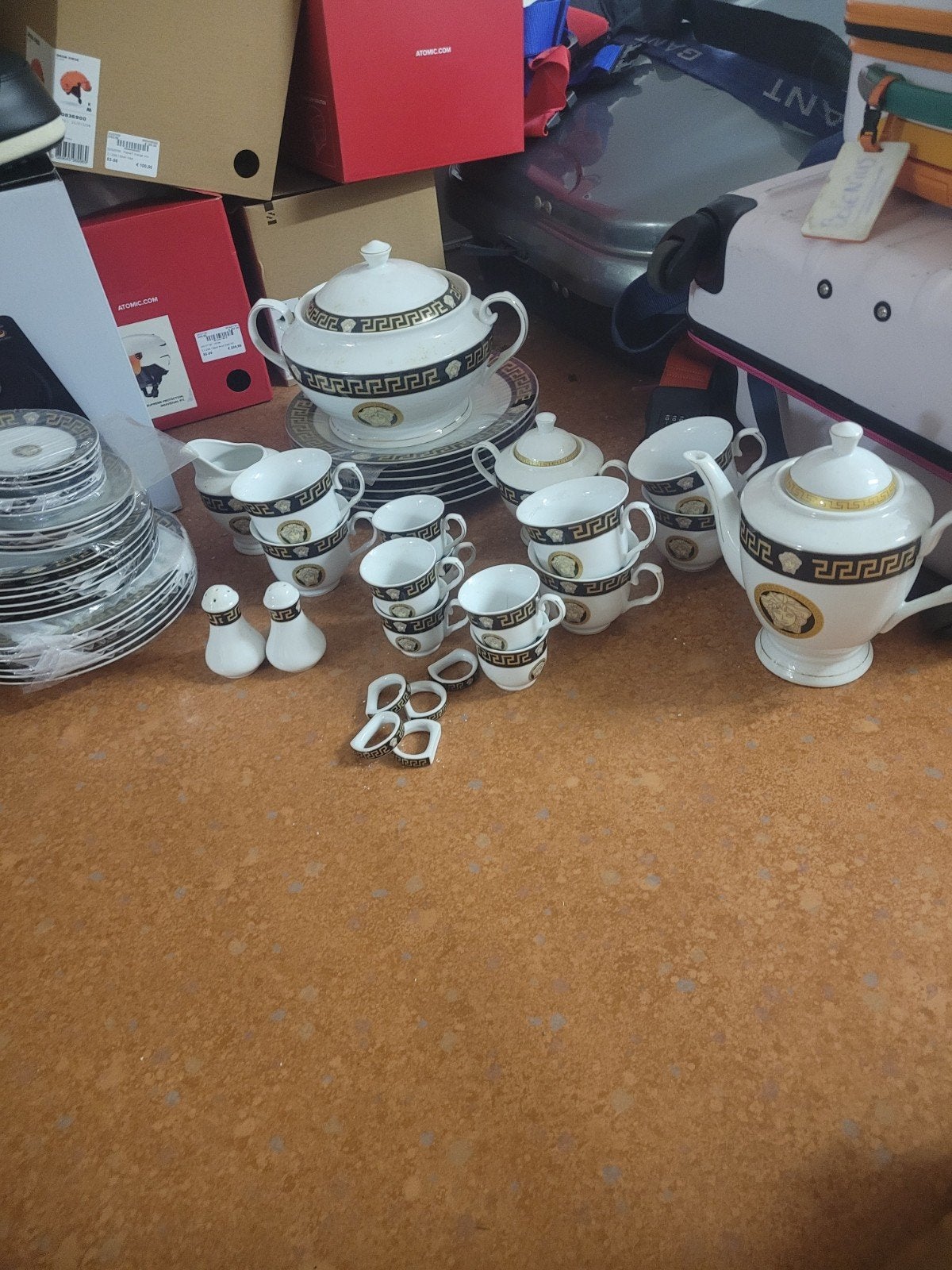 Compleet leonardo-stijl servies, deels nog in plastic, Ophalen of Verzenden