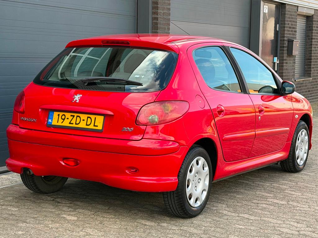 Peugeot 206 1.4 Forever 5drs AIRCO APK NAP BOEKJES, Auto's, Voorwielaandrijving, Stof, 4 cilinders, Origineel Nederlands