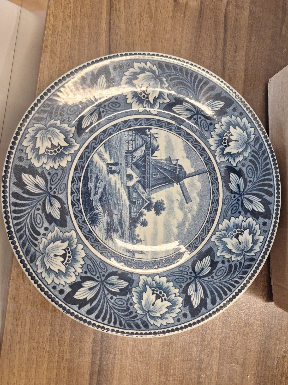 Delfts Blauw wandbord met molen en bloemmotief, Ophalen of Verzenden