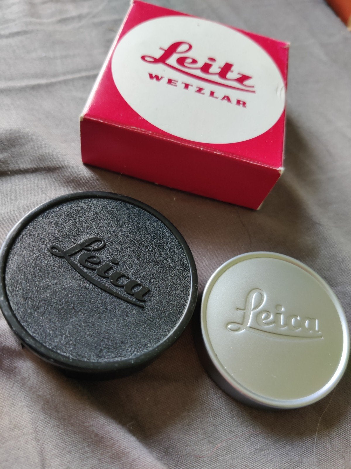 2 Leica lens doppen, Ophalen of Verzenden, Minder dan 50 mm, Overige typen