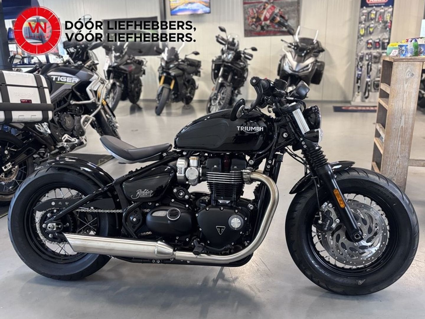 Triumph BONNEVILLE BOBBER (bj 2024), 2 cilinders, Chopper, Bedrijf, Onbekend
