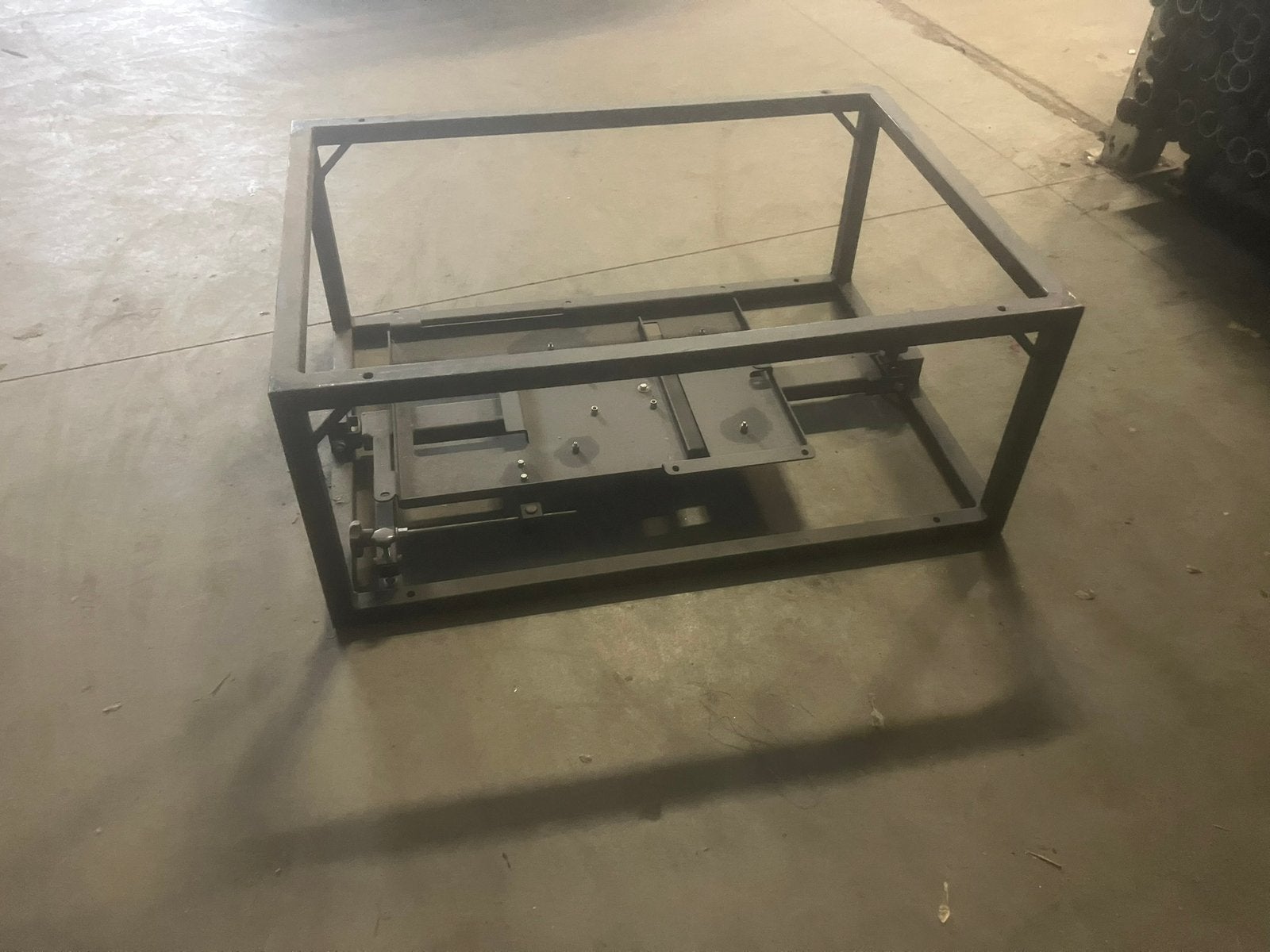 Metalen frame met verstelbaar platform voor projector, Ophalen, Gebruikt, Overige technologieën, Overige resoluties