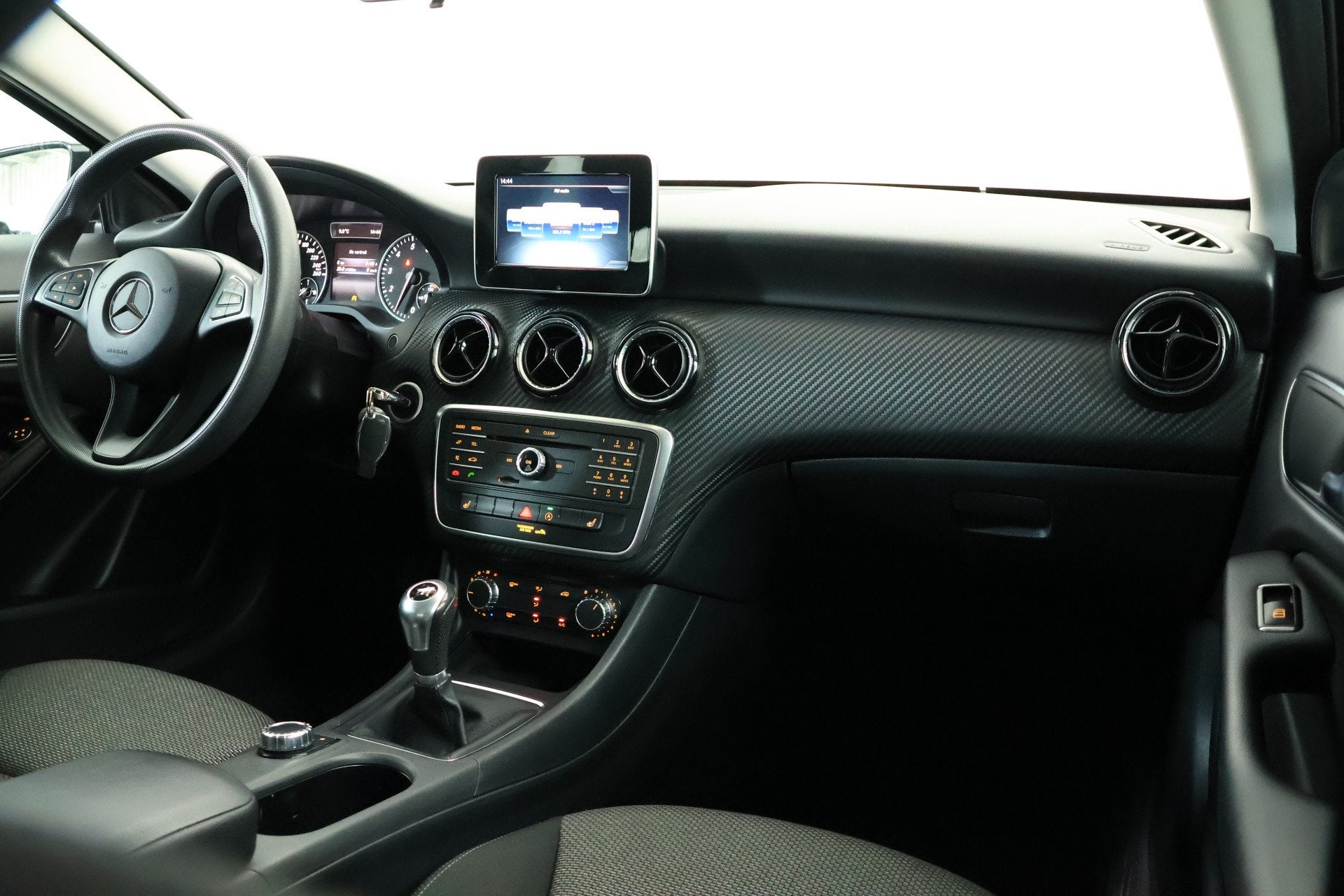 Mercedes-Benz GLA 180 Ambition / Bluetooth / Airco / Camera, Voorwielaandrijving, 12 maanden, Stof, Gebruikt