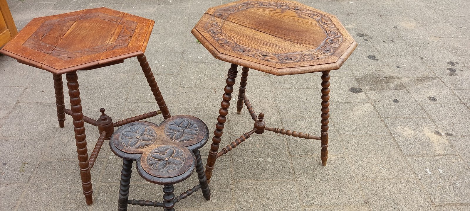 Antieke houten bijzettafels en krukje - set van 3, Antiek en Kunst, Ophalen