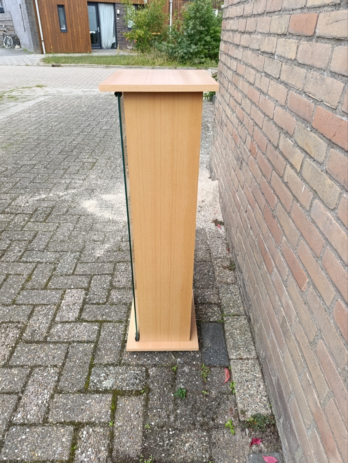 Houten CD/DVD-rek met glazen deur, Huis en Inrichting, Minder dan 50 cm, 100 tot 150 cm, Overige houtsoorten, Ophalen of Verzenden