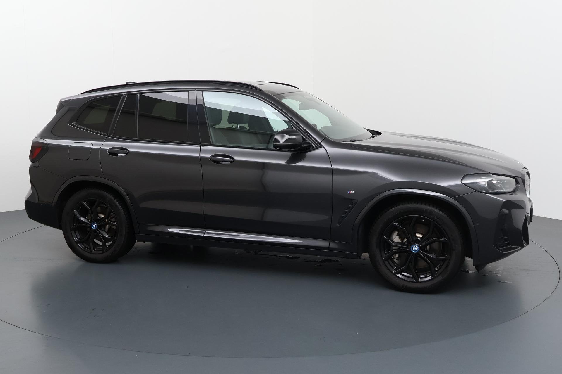 Foto 22 van BMW iX3 Executive 80 kWh Elektrisch rijden met stijl en een