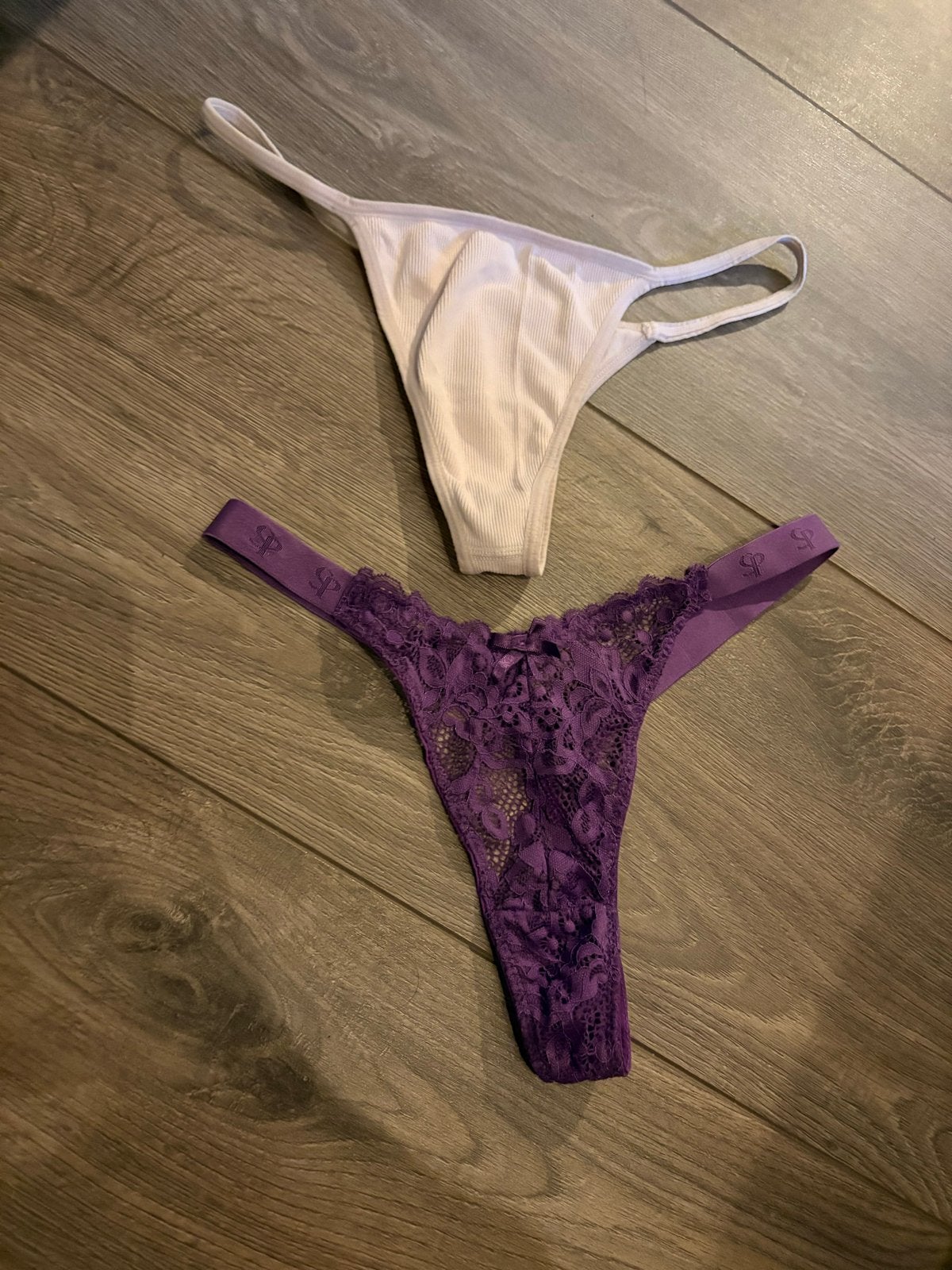 2 strings maat S, Kleding | Dames, Ondergoed en Lingerie, Verzenden, Paars, String