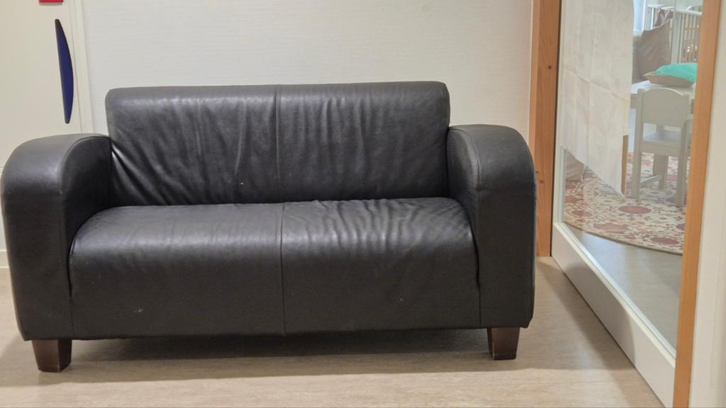 Leren bank | gratis, Huis en Inrichting, Banken | Bankstellen, Ophalen of Verzenden, Gebruikt, 75 tot 100 cm, Tweepersoons