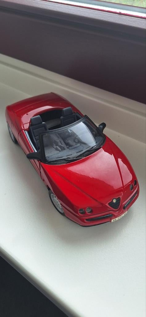 Alfa Romeo Spider 1/18 modelauto - Rood, Hobby en Vrije tijd, Modelauto's | 1:18, Zo goed als nieuw, Auto, Overige merken, Ophalen