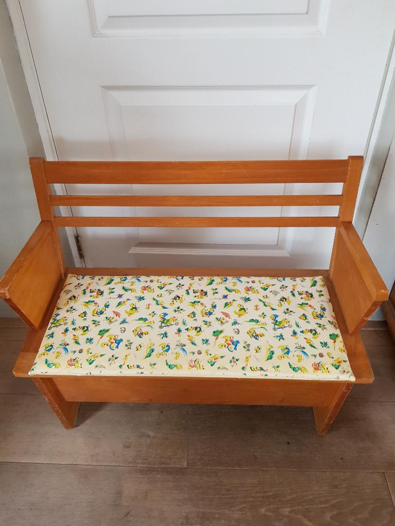 Jaren 70 vintage kinder bankje met print. Bankje, klepbankje, Ophalen