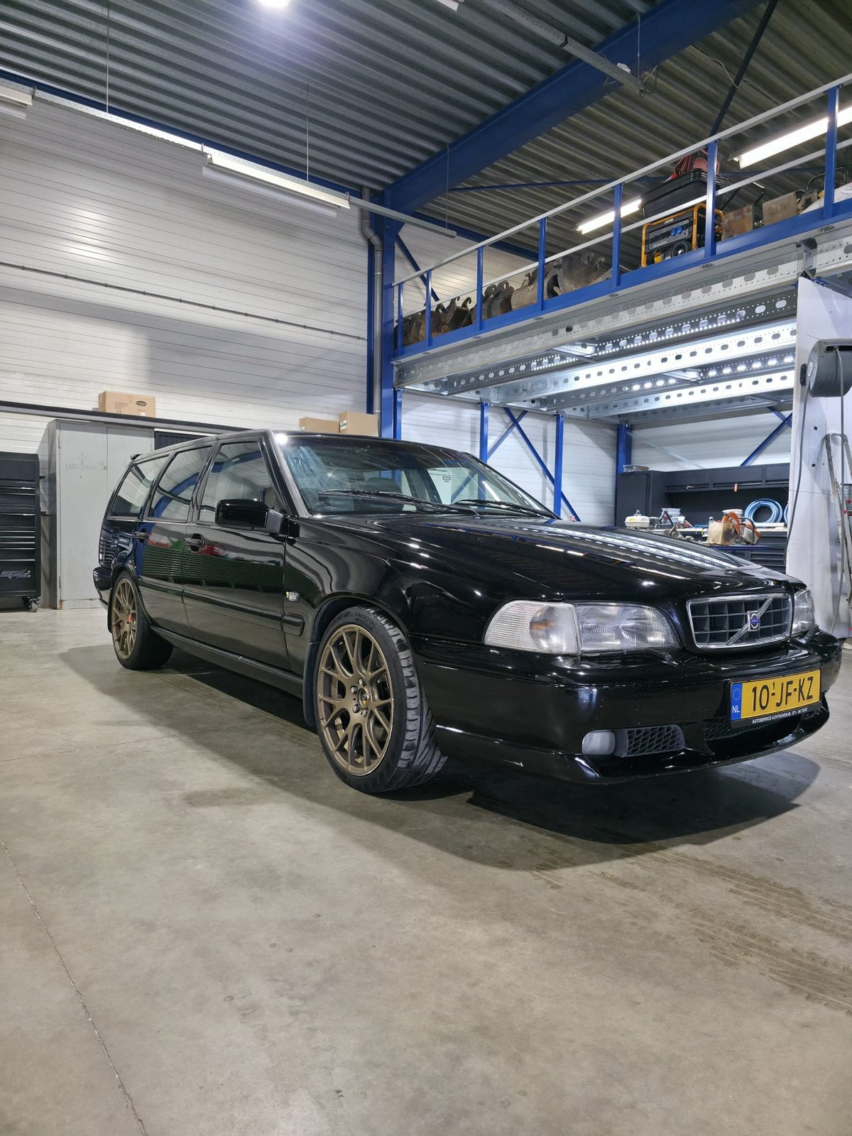 Volvo V70 2.3 R 1997 Zwart, Auto's, Zwart, Leder en Stof, V70, Handgeschakeld