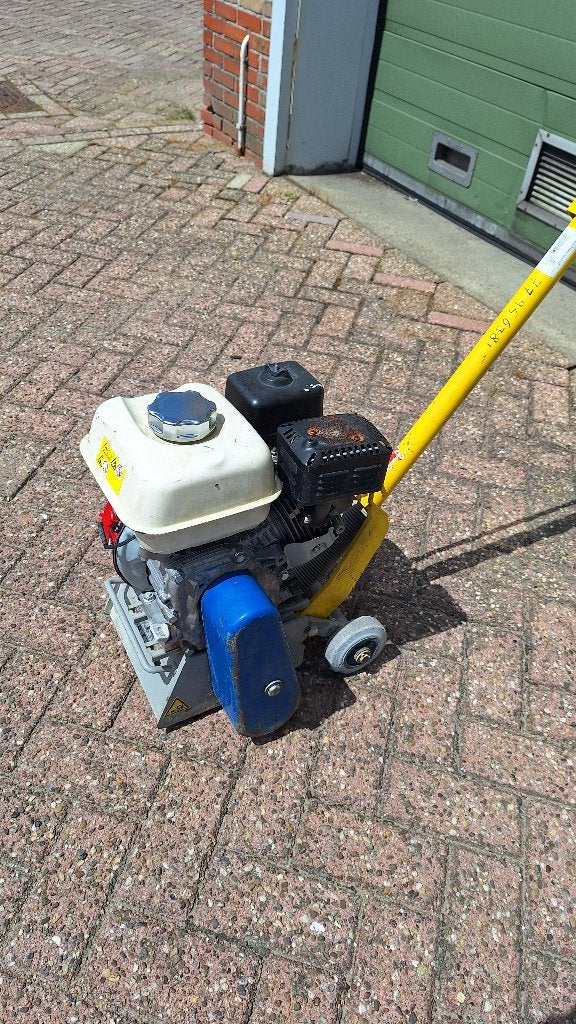 oppervlaktefrees bouchardeermachine vloerfrees benzine, Ophalen, Gebruikt, Overige typen, Industriepark 2a 9351PA Leek