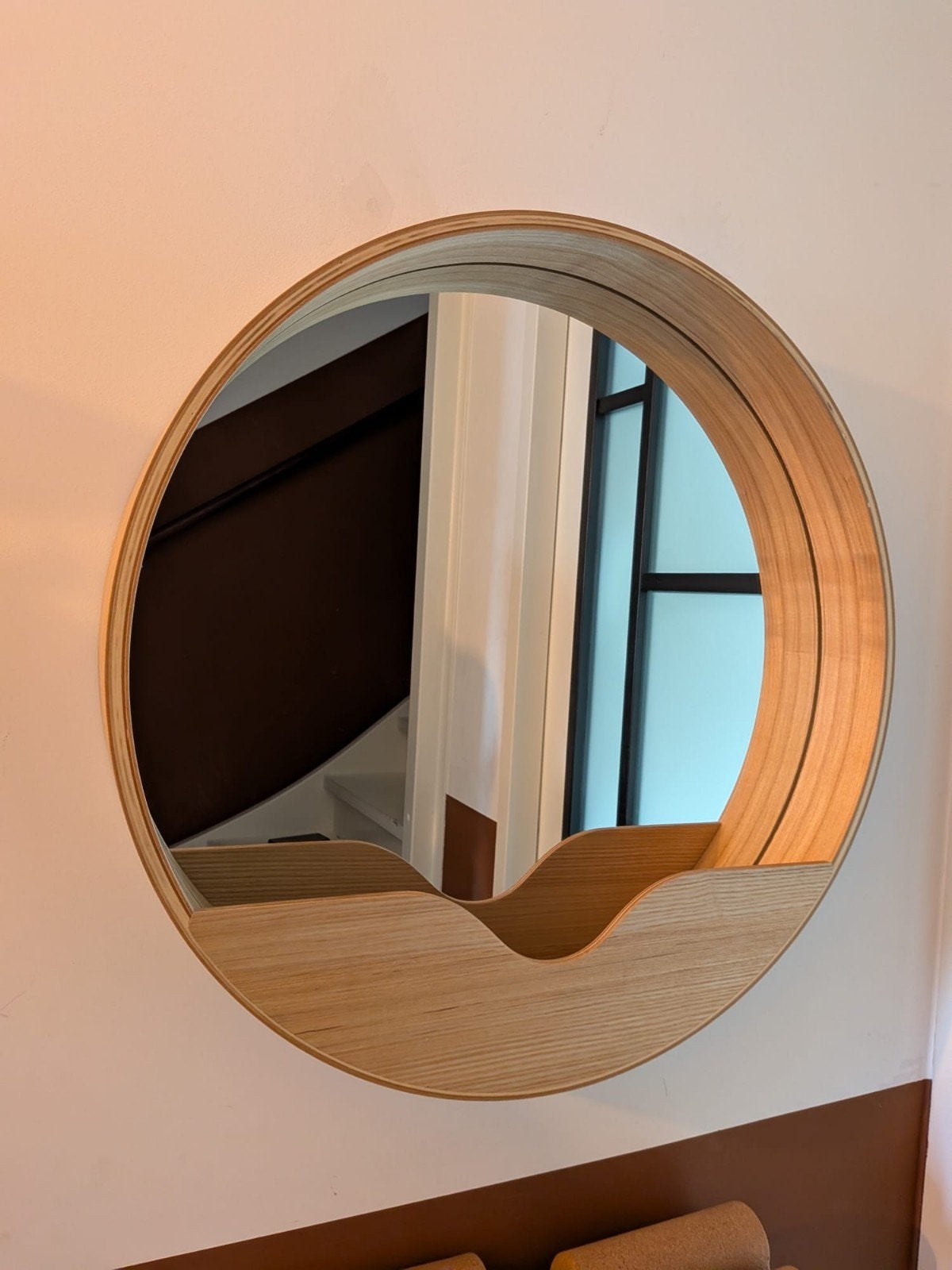 Ronde houten spiegel met opbergvak 60 cm, Rond, Ophalen of Verzenden, Zo goed als nieuw, Minder dan 100 cm