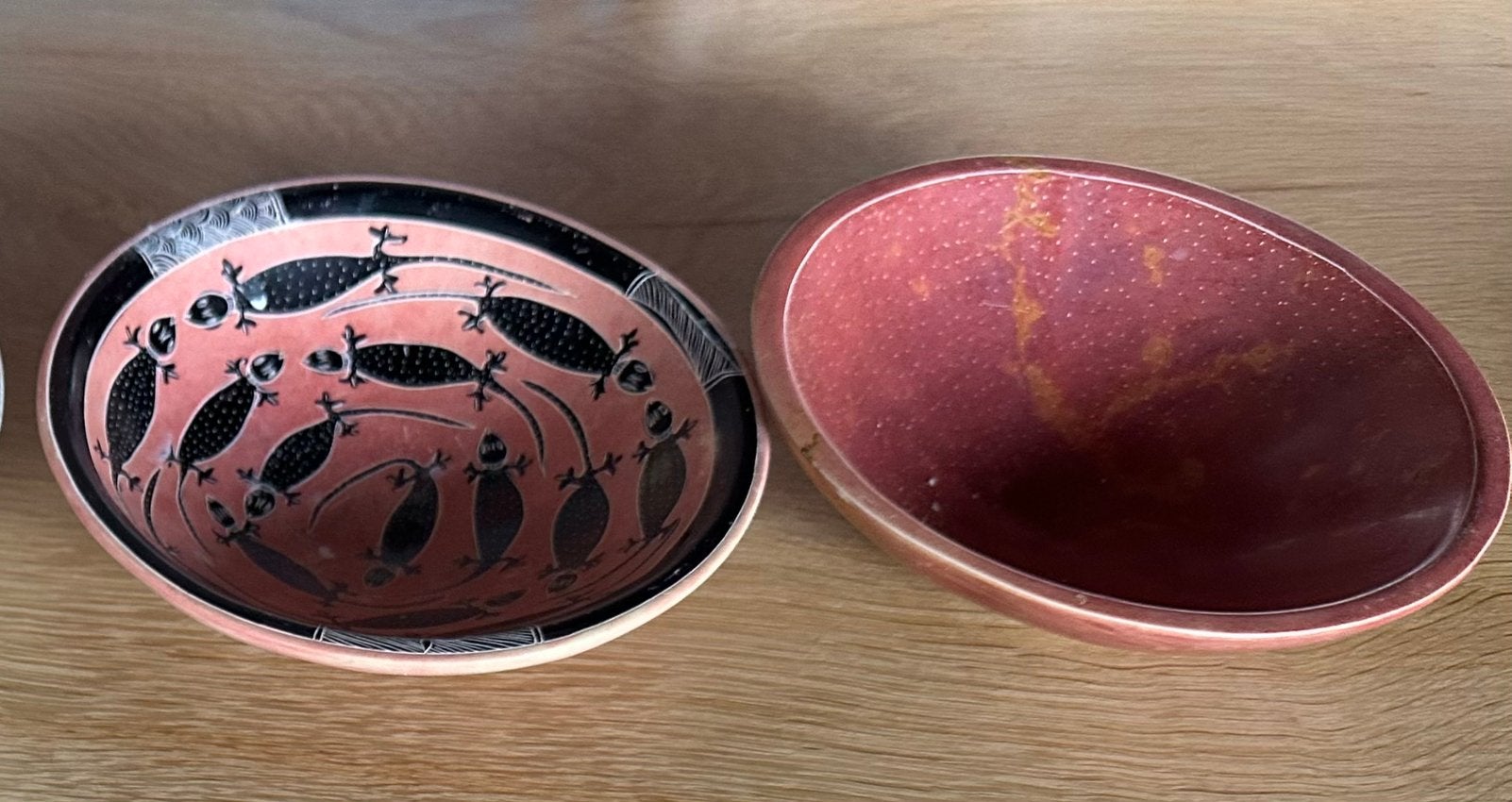 2 Schaaltjes, beschilderd zeepsteen, Antiek en Kunst, Ophalen of Verzenden