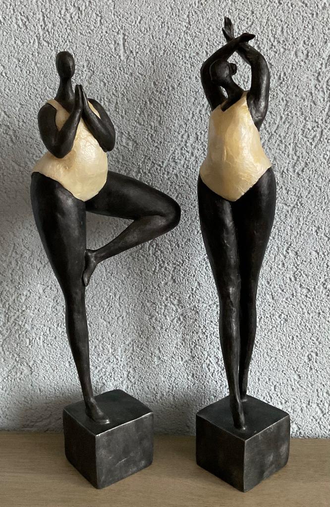 2 dikke dames kunstwerken 38 cm hoog, Ophalen of Verzenden, 20 - 50 cm, Beeld, Vrouw
