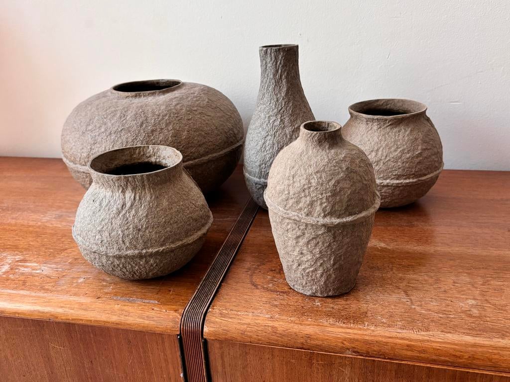 5 Papier mache vazen van Debbie Wijskamp voor Serax, Overige materialen, Overige kleuren, Ophalen of Verzenden, Zo goed als nieuw