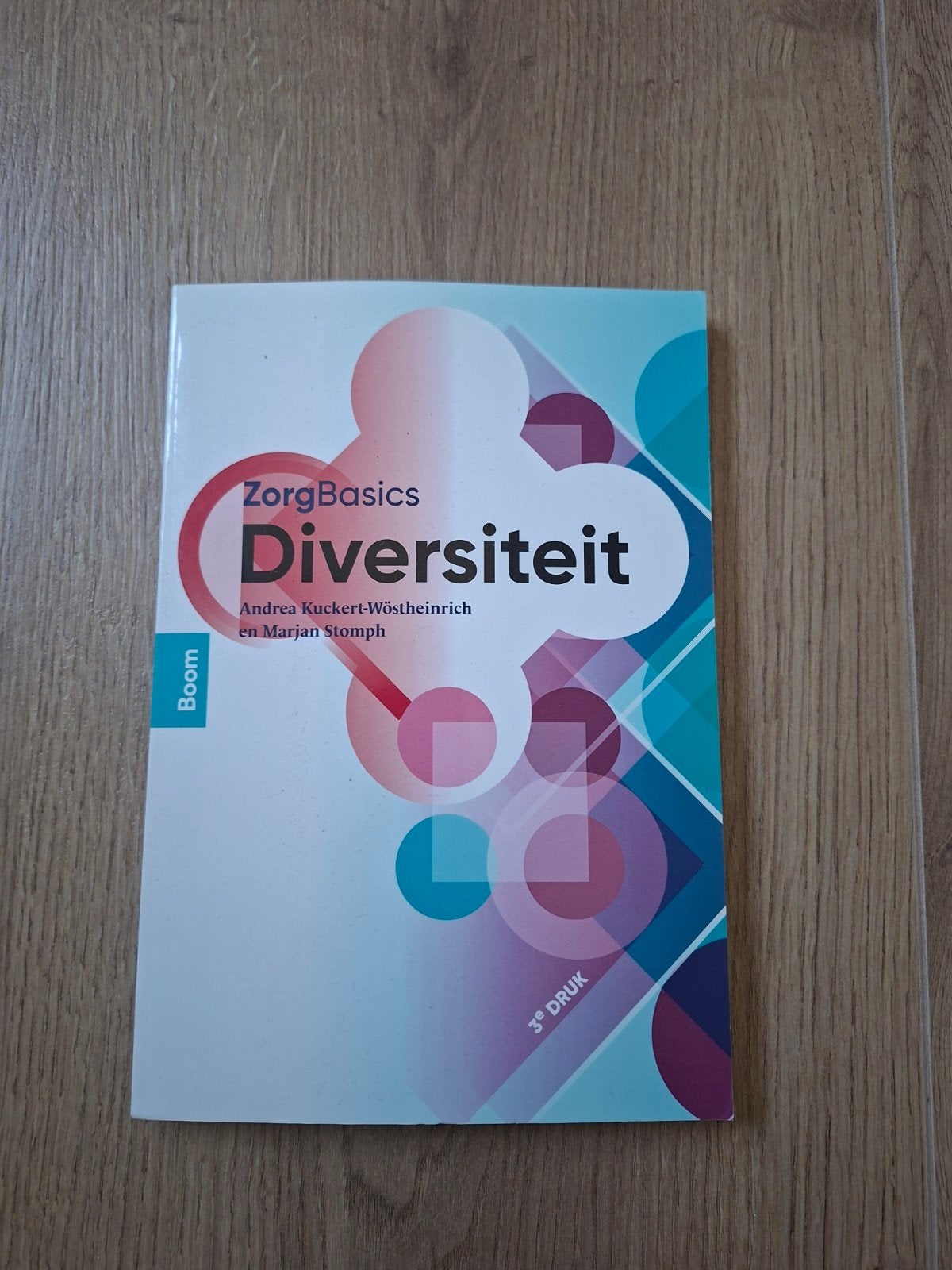 ZorgBasics Diversiteit - 3e druk, Zo goed als nieuw, Gamma, Andrea Kuckert-Wöstheinrich en Marjan Stomph, HBO
