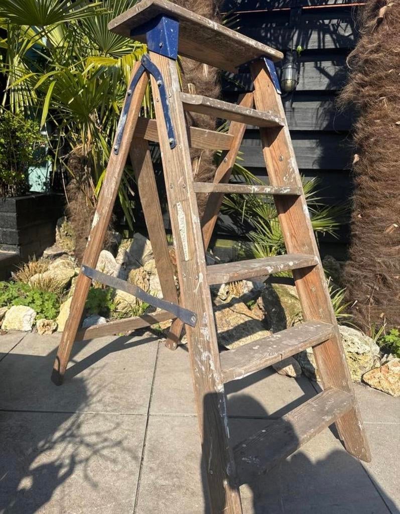 Brocante houten schildersladder, 110 cm hoog, 6 treden, Ophalen, Zo goed als nieuw, Ladder, Minder dan 2 meter