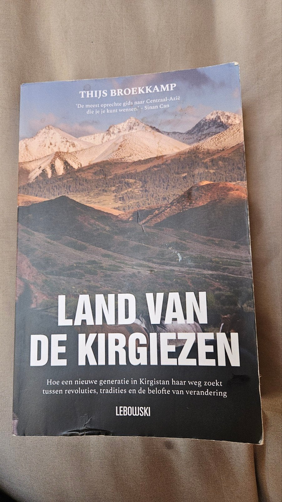 Land van de Kirgiezen - Thijs Broekkamp, Thijs Broekkamp, Zo goed als nieuw, Reisgids of -boek, Azië