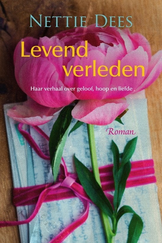 Nettie Dees - Levend verleden, Ophalen of Verzenden, Zo goed als nieuw